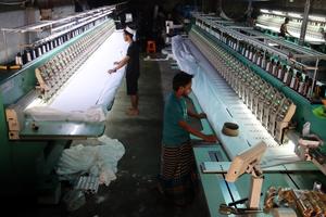 BANGLADESH-DHAKA-GORROS DE ORACION-FABRICA