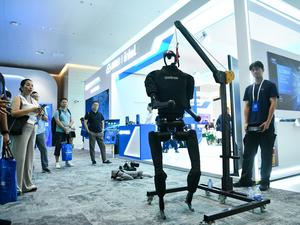 Xinhua Headlines: China fully opens manufacturing sector to foreign investors in landmark opening up move