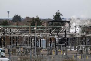 REINO UNIDO-LONDRES-AEROPUERTO DE HEATHROW-INCENDIO CERCANO-APAGON-CIERRE