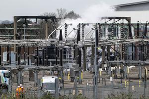 REINO UNIDO-LONDRES-AEROPUERTO DE HEATHROW-INCENDIO CERCANO-APAGON-CIERRE