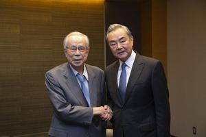 JAPON-TOKIO-WANG YI-YASUO FUKUDA-REUNION