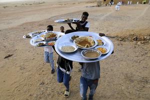 SUDAN-DONGOLA-RAMADAN-IFTAR CALLEJERO
