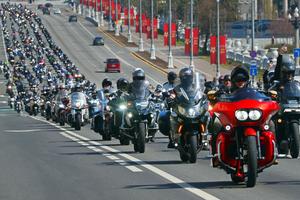 BELORRUSIA-MINSK-MOTOCICLETAS-DESFILE