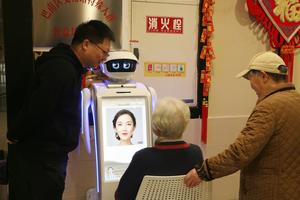 CHINA-CHONGQING-CUIDADO DE ANCIANOS-ROBOT