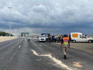 SUDAFRICA-GAUTENG-ACCIDENTE-VOLCADURA DE AUTOBUS