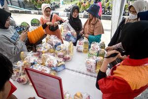 INDONESIA-TANGERANG DEL SUR-MERCADO DE ALIMENTOS BARATOS-RAMADAN
