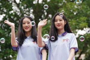 CHINA-YUNNAN-MOJIANG-GEMELOS-DESFILE