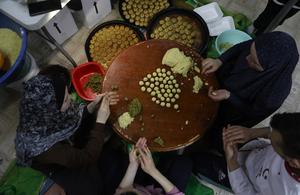 MEDIO ORIENTE-HEBRON-EID AL-FITR-GALLETAS