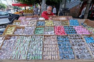 LIBANO-BEIRUT-EID AL-FITR-PREPARATIVOS-DULCES