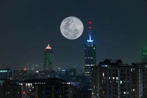 KENIA-NAIROBI-SUPERLUNA-PAISAJE