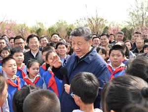 CHINA-BEIJING-LIDERES-ARBOLES-PLANTACION