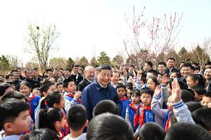 CHINA-BEIJING-LIDERES-ARBOLES-PLANTACION