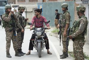 CACHEMIRA-SRINAGAR-SEGURIDAD REFORZADA