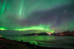 NORUEGA-ISLAS LOFOTEN-REINE-AURORA
