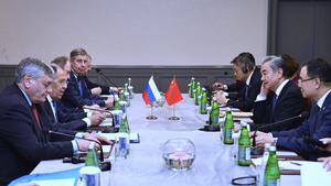 azerbaiyan-baku-china-wang-yi-ministro-de-relacion-101002026101475000538