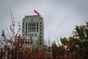 canada-vancouver-bandera-a-media-asta-101002026101975000008