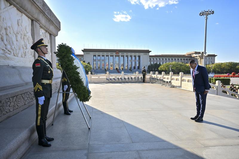 china-beijing-botsuana-presidente-monumento-tribut-101002026101375000157
