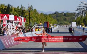 china-beijing-maraton-de-beijing-2026-101002026101875000150
