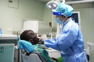 cote-d-ivoire-abiyan-buque-hospital-de-la-armada-d-101002026102175000233