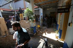pakistan-peshawar-escuela-techo-derrumbe-cifra-de--101002026101575000278