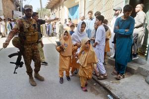 pakistan-peshawar-escuela-techo-derrumbe-cifra-de--101002026101575000279