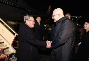 rusia-san-petersburgo-china-li-qiang-llegada-101002026102075000291