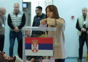 serbia-belgrado-asamblea-nacional-elecciones-votac-101002026102575000177